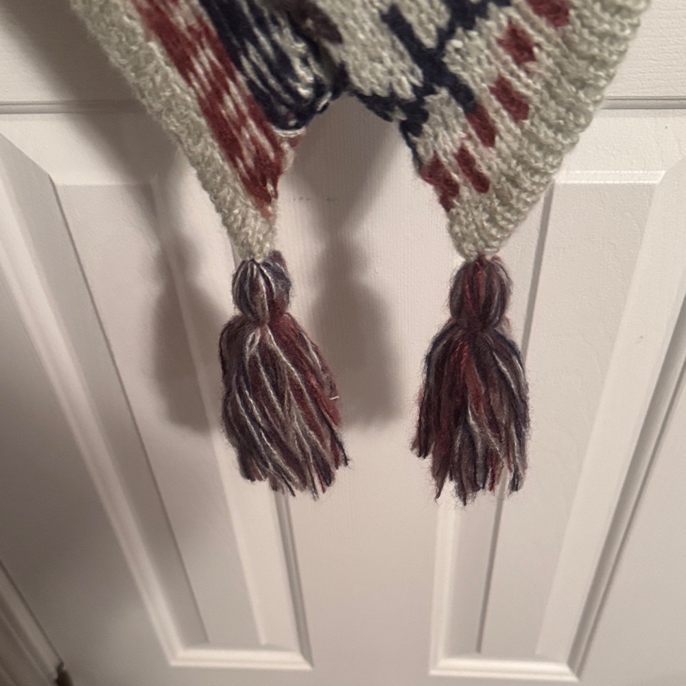 Gray Patterned Poncho with Tassels (R) - Picture 3 of 6